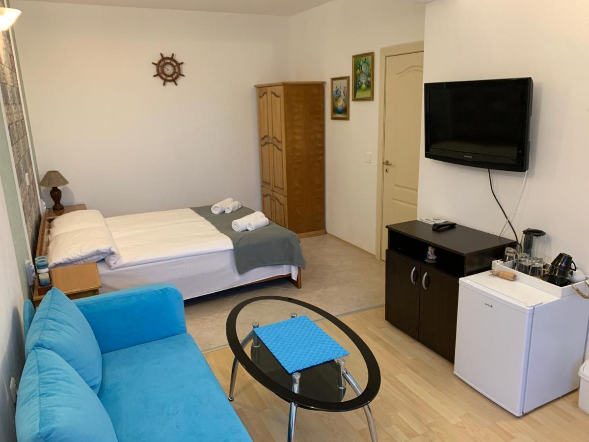Sunray Guest House, Private Rooms & Apartment With Lovely Sea View Varna Buitenkant foto