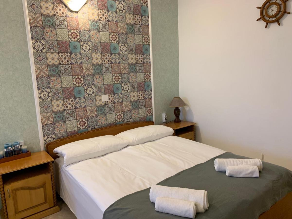 Sunray Guest House, Private Rooms & Apartment With Lovely Sea View Varna Buitenkant foto