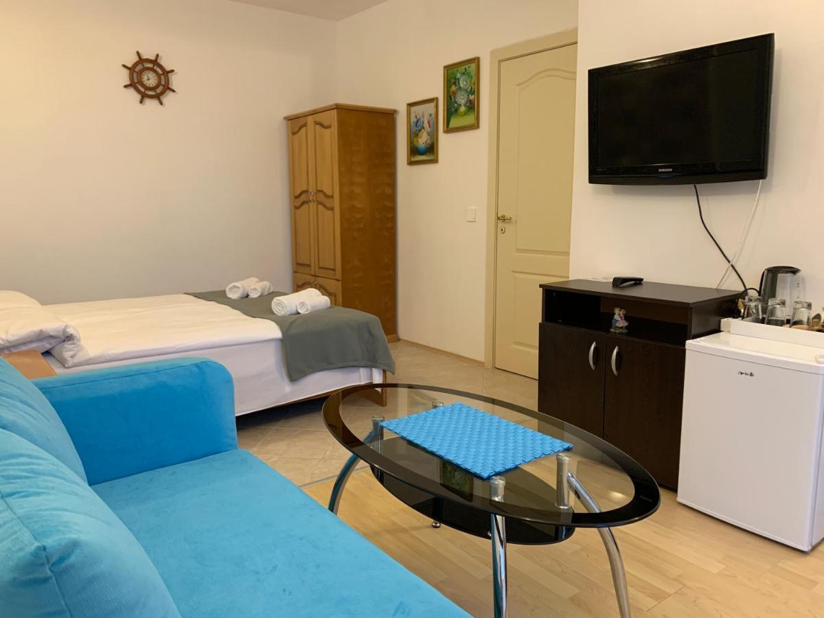 Sunray Guest House, Private Rooms & Apartment With Lovely Sea View Varna Buitenkant foto