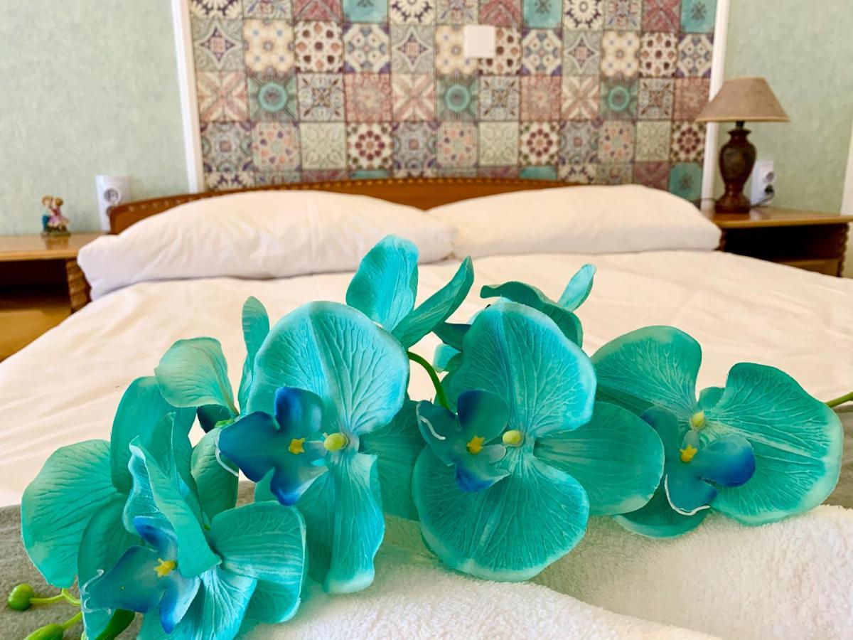 Sunray Guest House, Private Rooms & Apartment With Lovely Sea View Varna Buitenkant foto