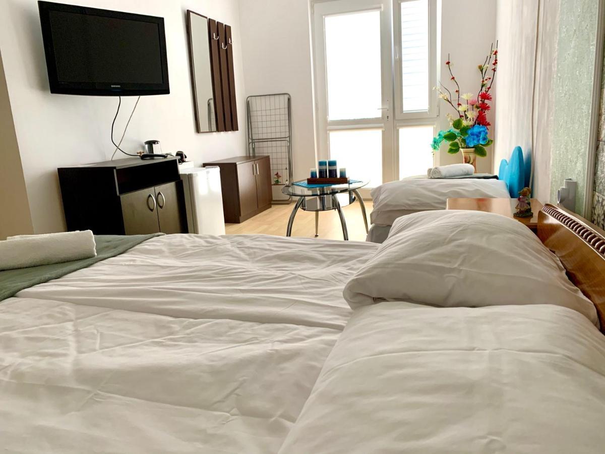 Sunray Guest House, Private Rooms & Apartment With Lovely Sea View Varna Buitenkant foto