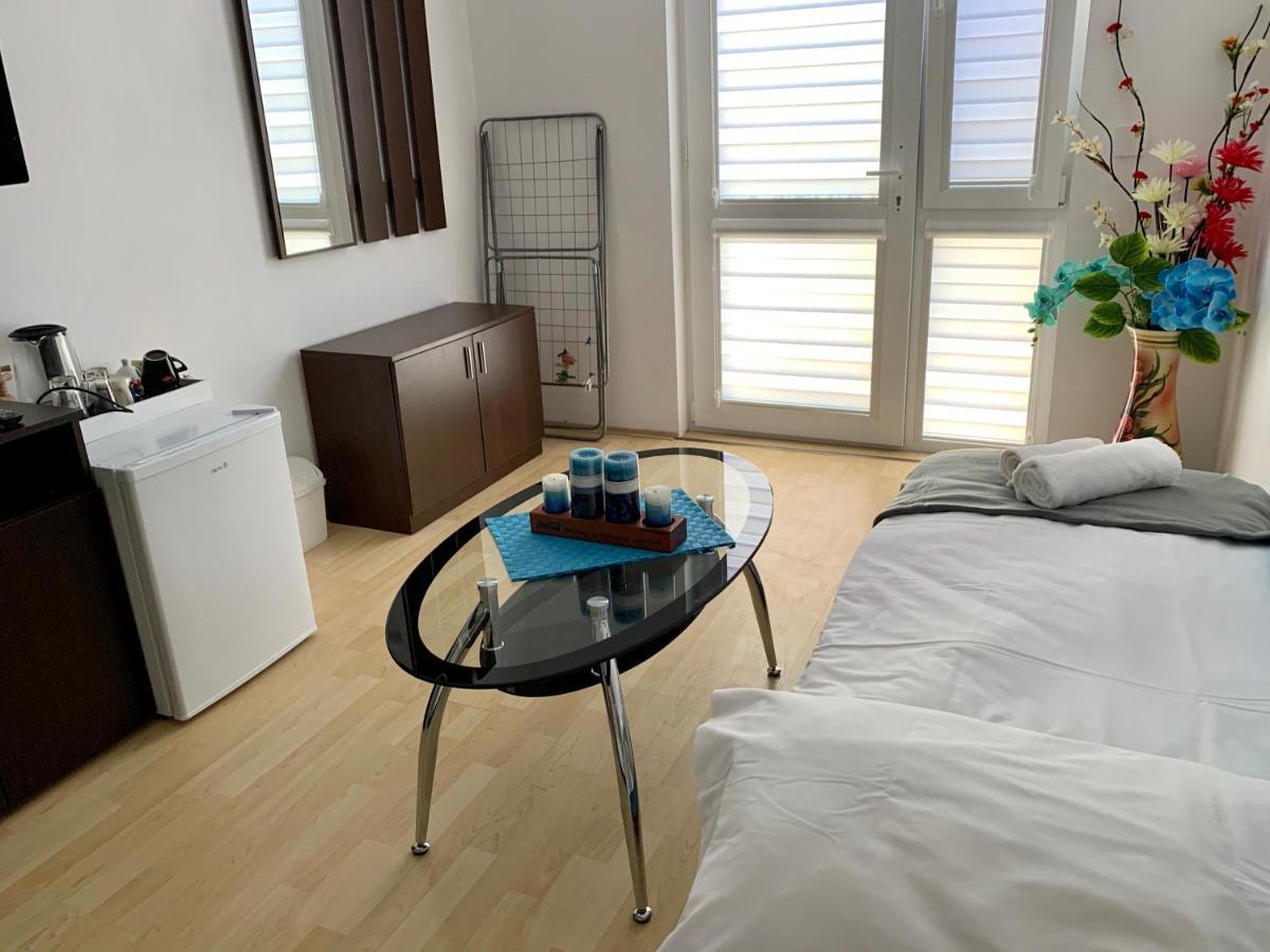 Sunray Guest House, Private Rooms & Apartment With Lovely Sea View Varna Buitenkant foto