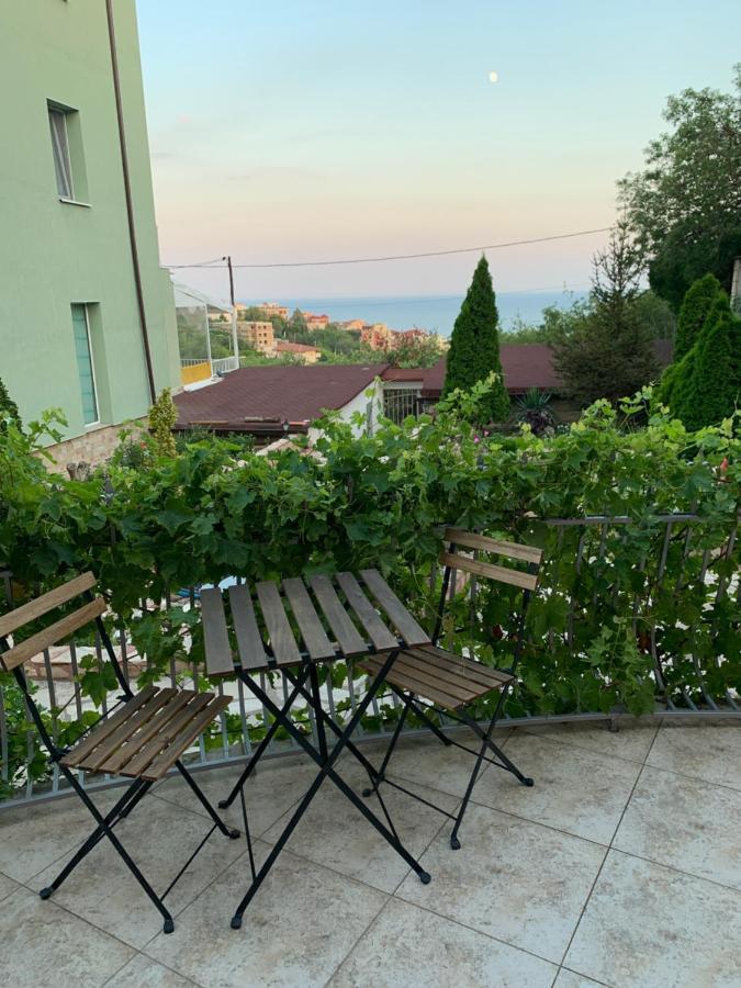 Sunray Guest House, Private Rooms & Apartment With Lovely Sea View Varna Buitenkant foto