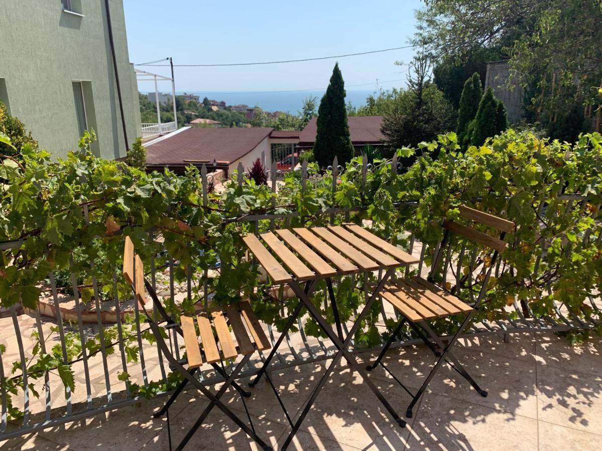 Sunray Guest House, Private Rooms & Apartment With Lovely Sea View Varna Buitenkant foto