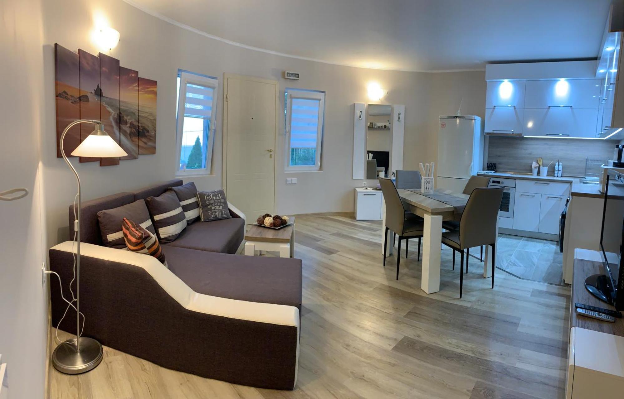 Sunray Guest House, Private Rooms & Apartment With Lovely Sea View Varna Buitenkant foto