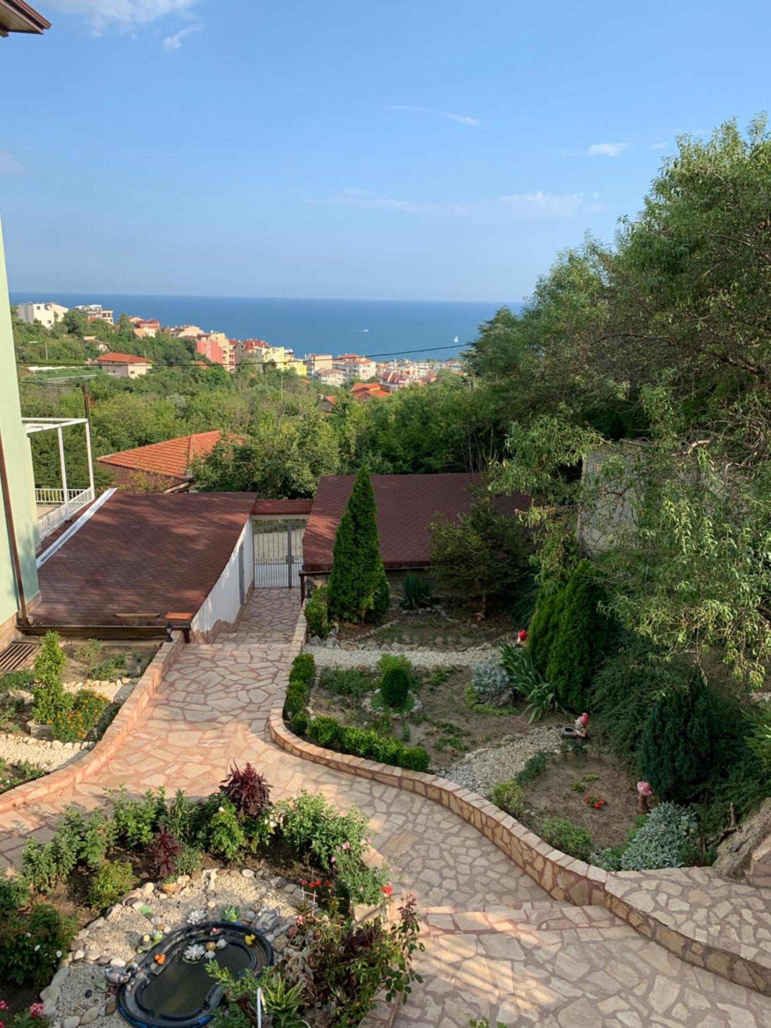 Sunray Guest House, Private Rooms & Apartment With Lovely Sea View Varna Buitenkant foto