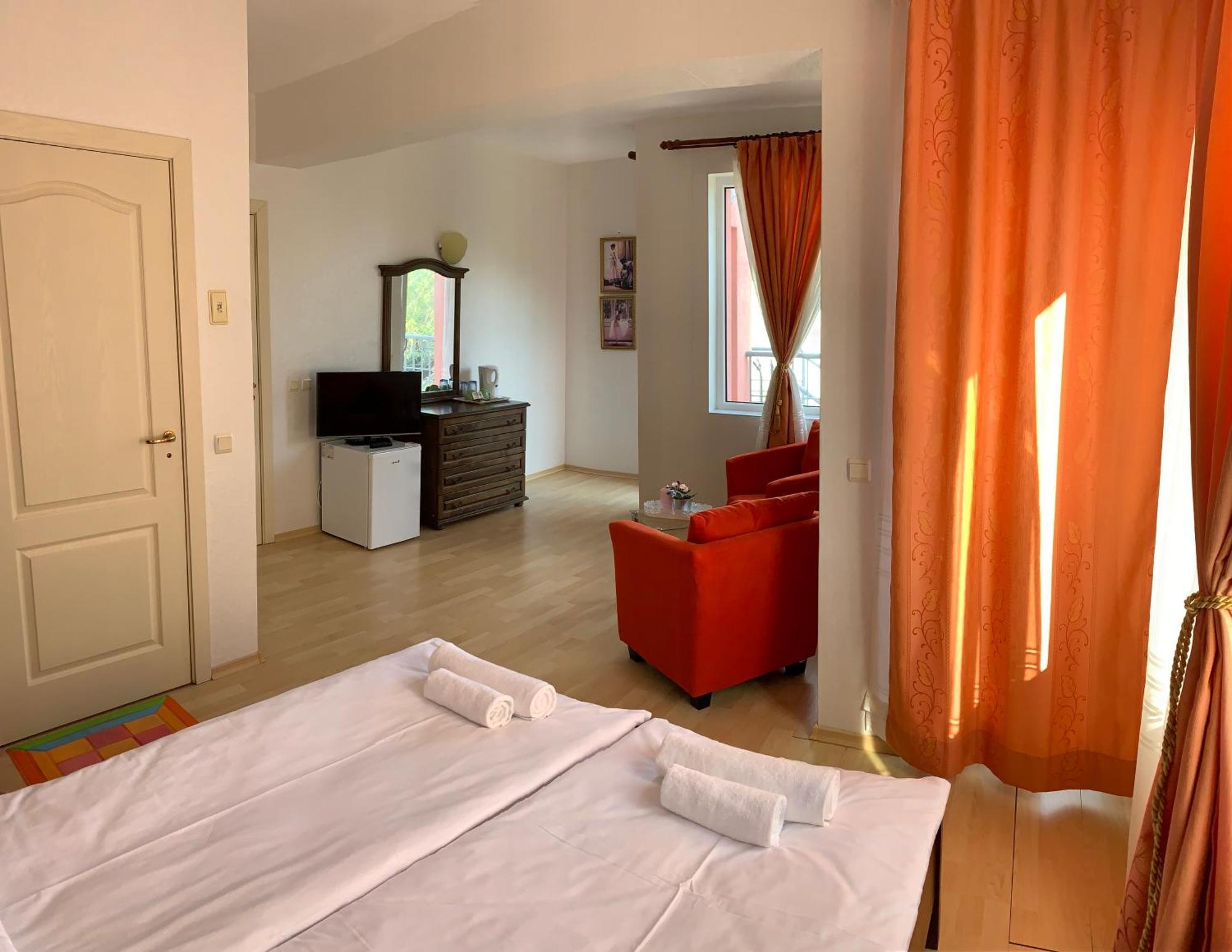 Sunray Guest House, Private Rooms & Apartment With Lovely Sea View Varna Buitenkant foto