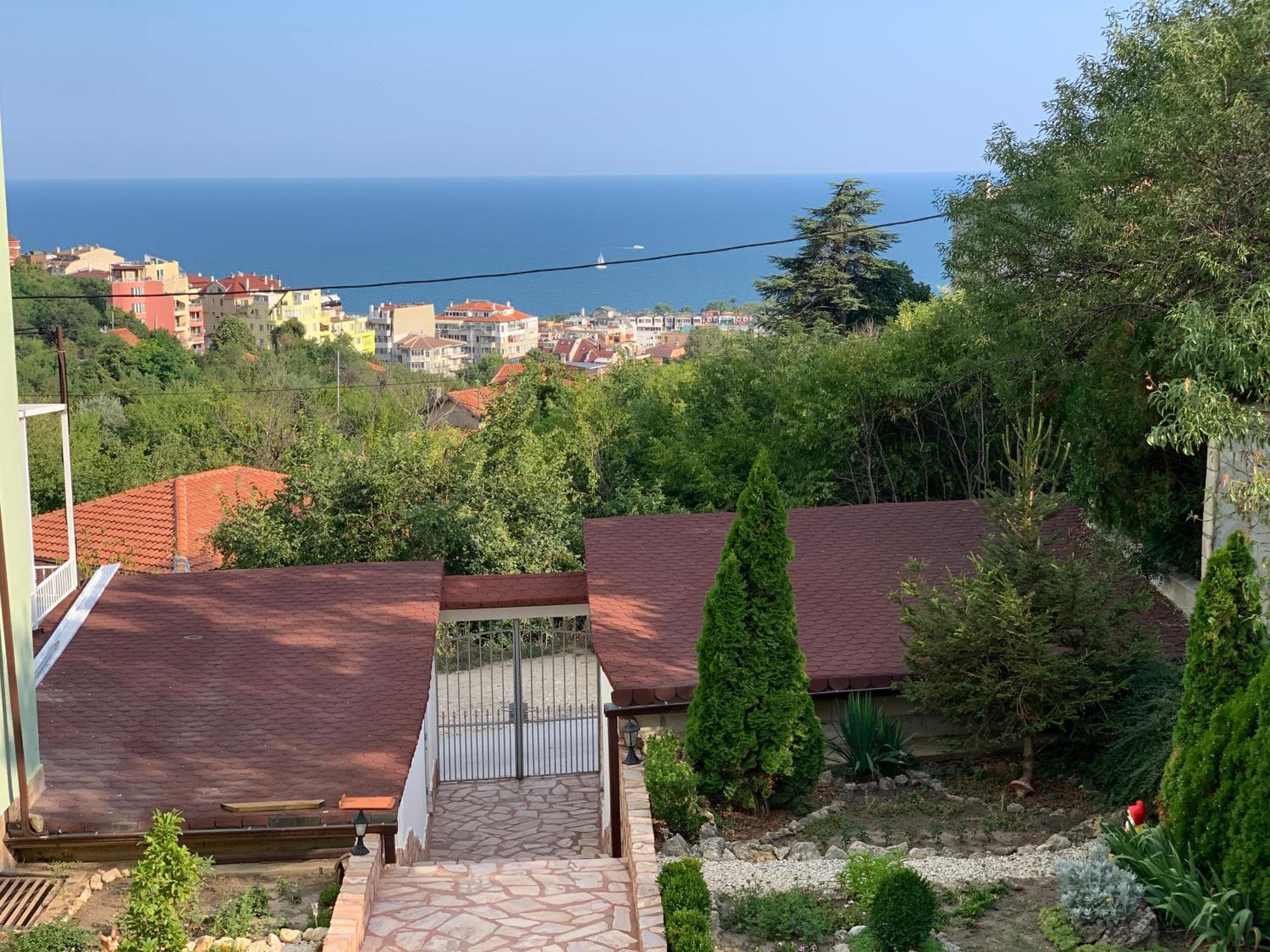 Sunray Guest House, Private Rooms & Apartment With Lovely Sea View Varna Buitenkant foto