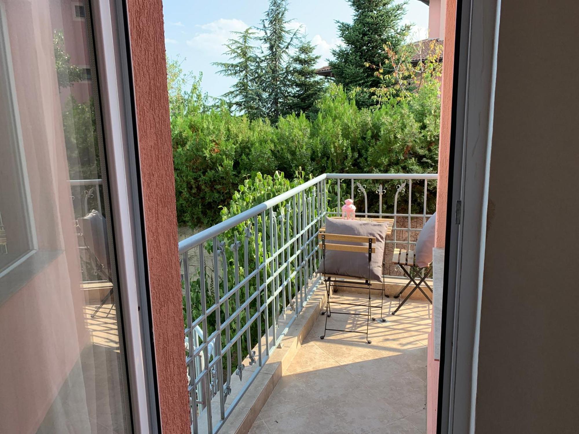 Sunray Guest House, Private Rooms & Apartment With Lovely Sea View Varna Buitenkant foto