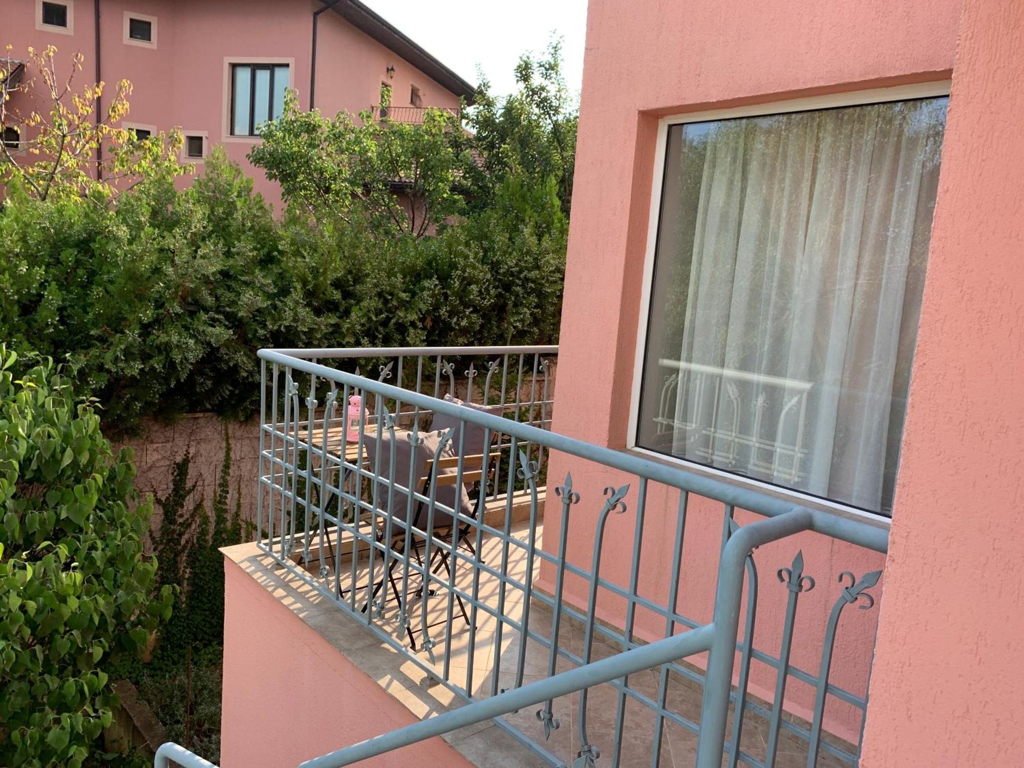 Sunray Guest House, Private Rooms & Apartment With Lovely Sea View Varna Buitenkant foto