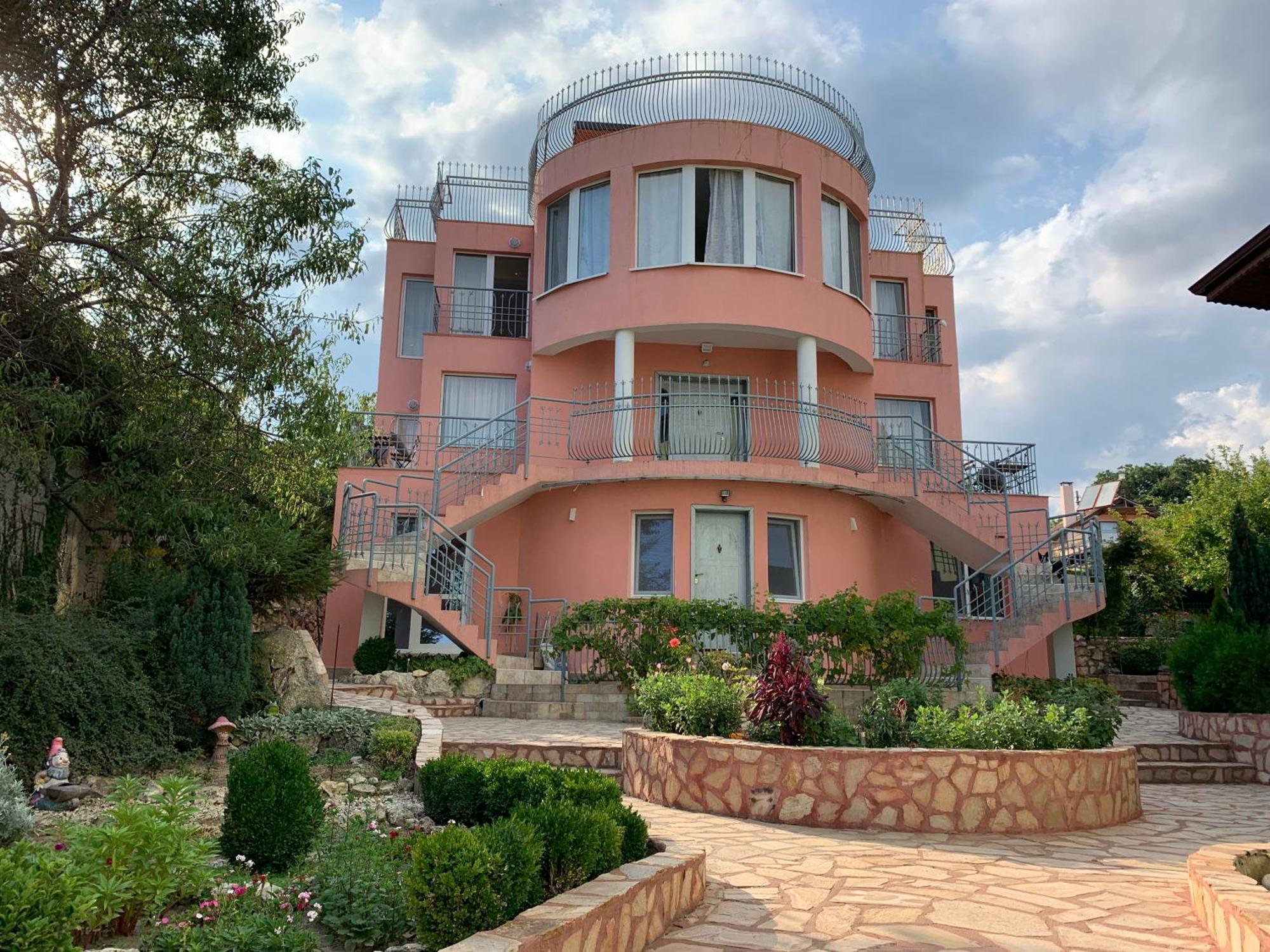 Sunray Guest House, Private Rooms & Apartment With Lovely Sea View Varna Buitenkant foto