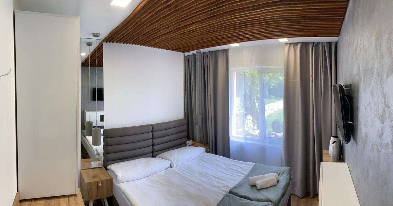 Sunray Guest House, Private Rooms & Apartment With Lovely Sea View Varna Buitenkant foto