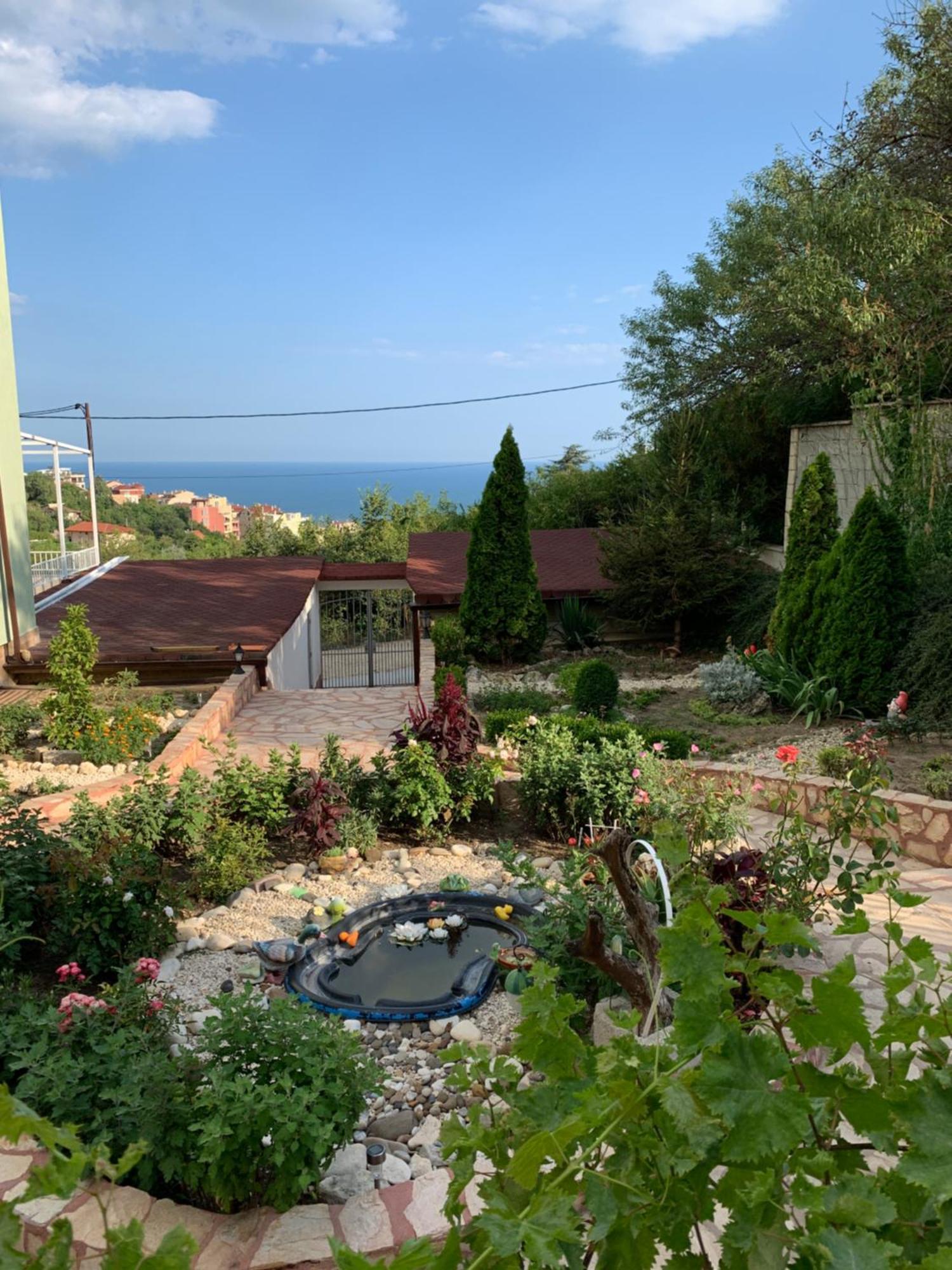 Sunray Guest House, Private Rooms & Apartment With Lovely Sea View Varna Buitenkant foto