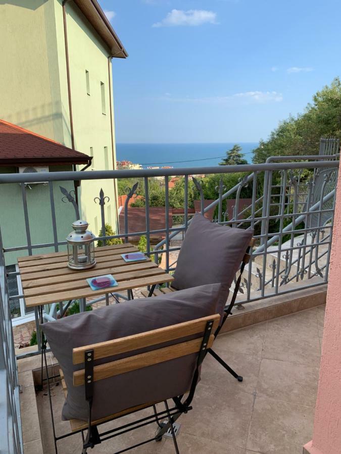 Sunray Guest House, Private Rooms & Apartment With Lovely Sea View Varna Buitenkant foto