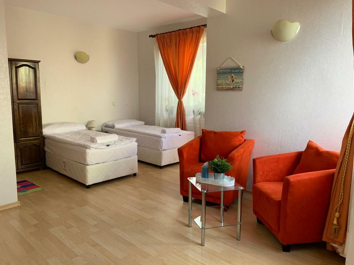 Sunray Guest House, Private Rooms & Apartment With Lovely Sea View Varna Buitenkant foto