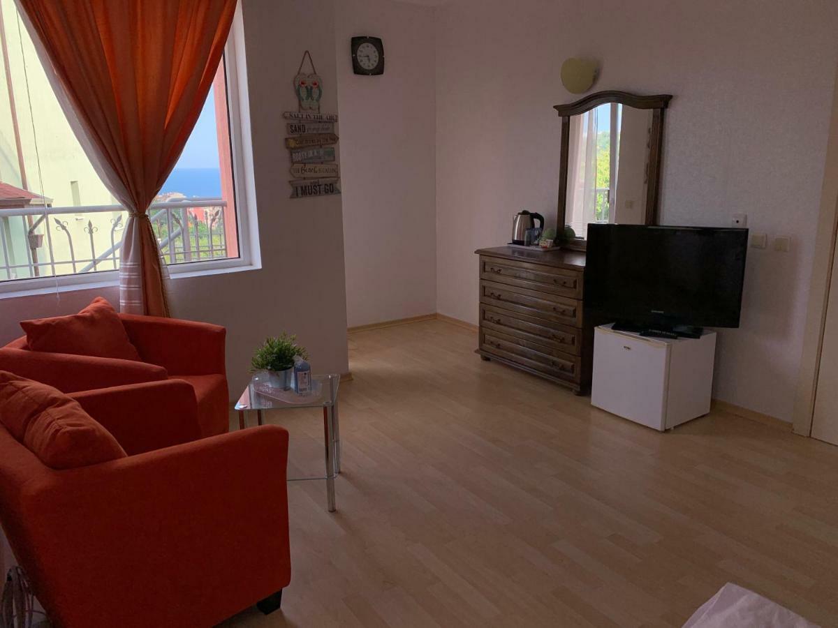 Sunray Guest House, Private Rooms & Apartment With Lovely Sea View Varna Buitenkant foto