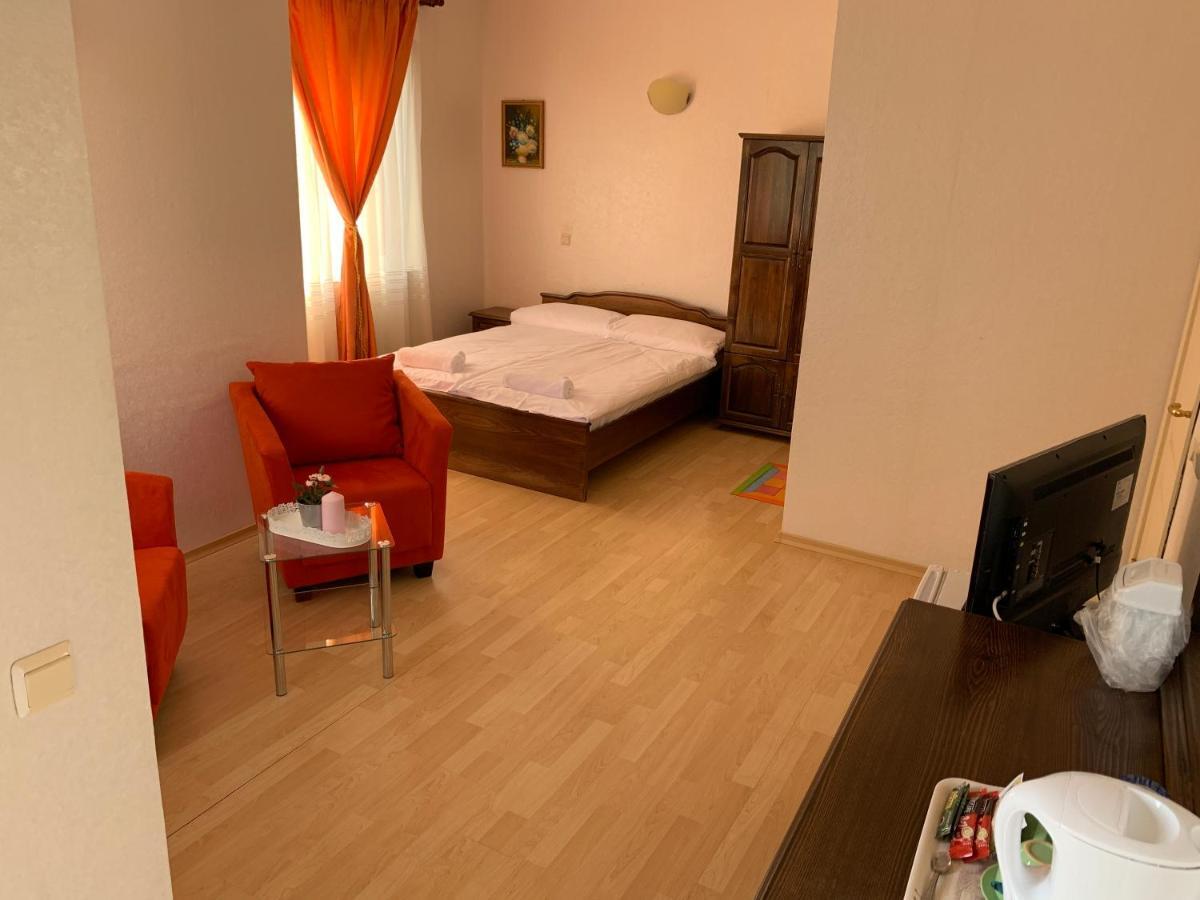 Sunray Guest House, Private Rooms & Apartment With Lovely Sea View Varna Buitenkant foto